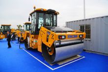 XCMG road construction machine XD123 12 ton double drum asphalt compactor road roller machine price